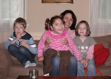 Marie mit ihrer Mutter und Geschwistern